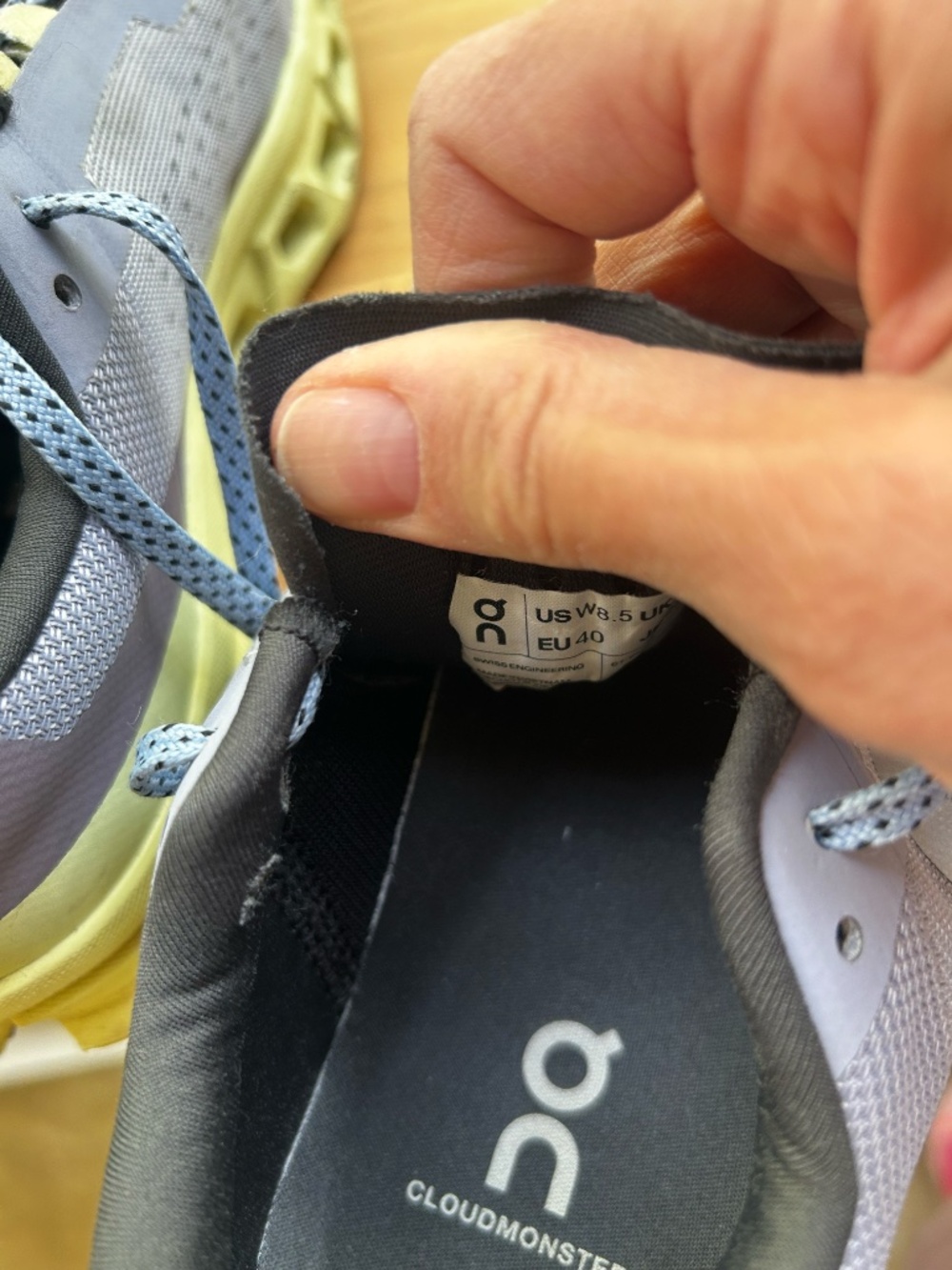 Women’s Size 8.5 ON Cloudmonster Running Shoes - Picture 6 of 7